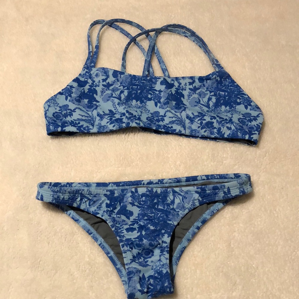 Jolyn bikini